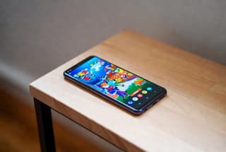 Android phone running mobile games on a low-end device