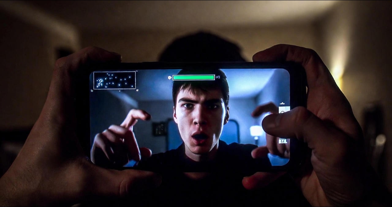 Alien Isolation mobile gameplay showing motion tracker tension