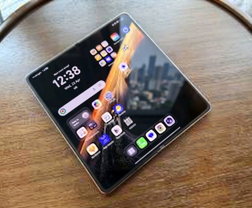 Honor Magic V6 unfolded showing the inner display