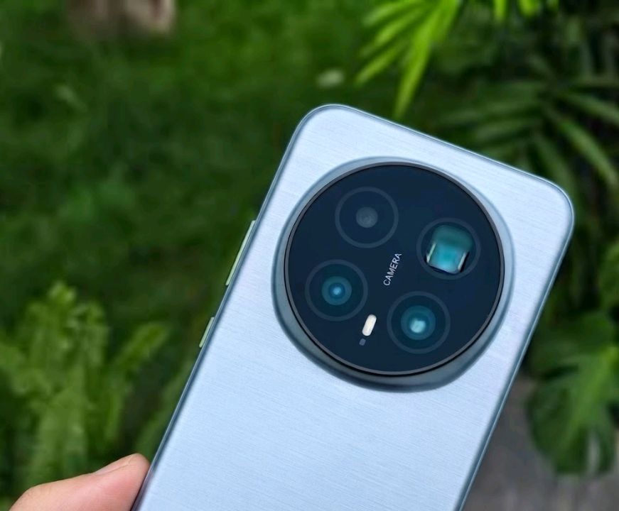 Honor Magic7 Pro smartphone shown from the front and back