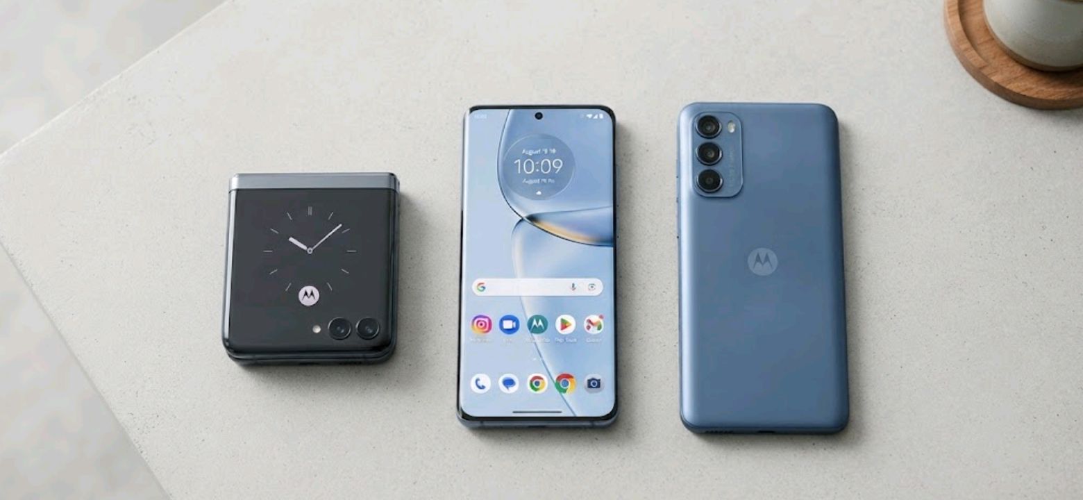 Comparison of Motorola Razr, Edge, and Moto G phones side by side