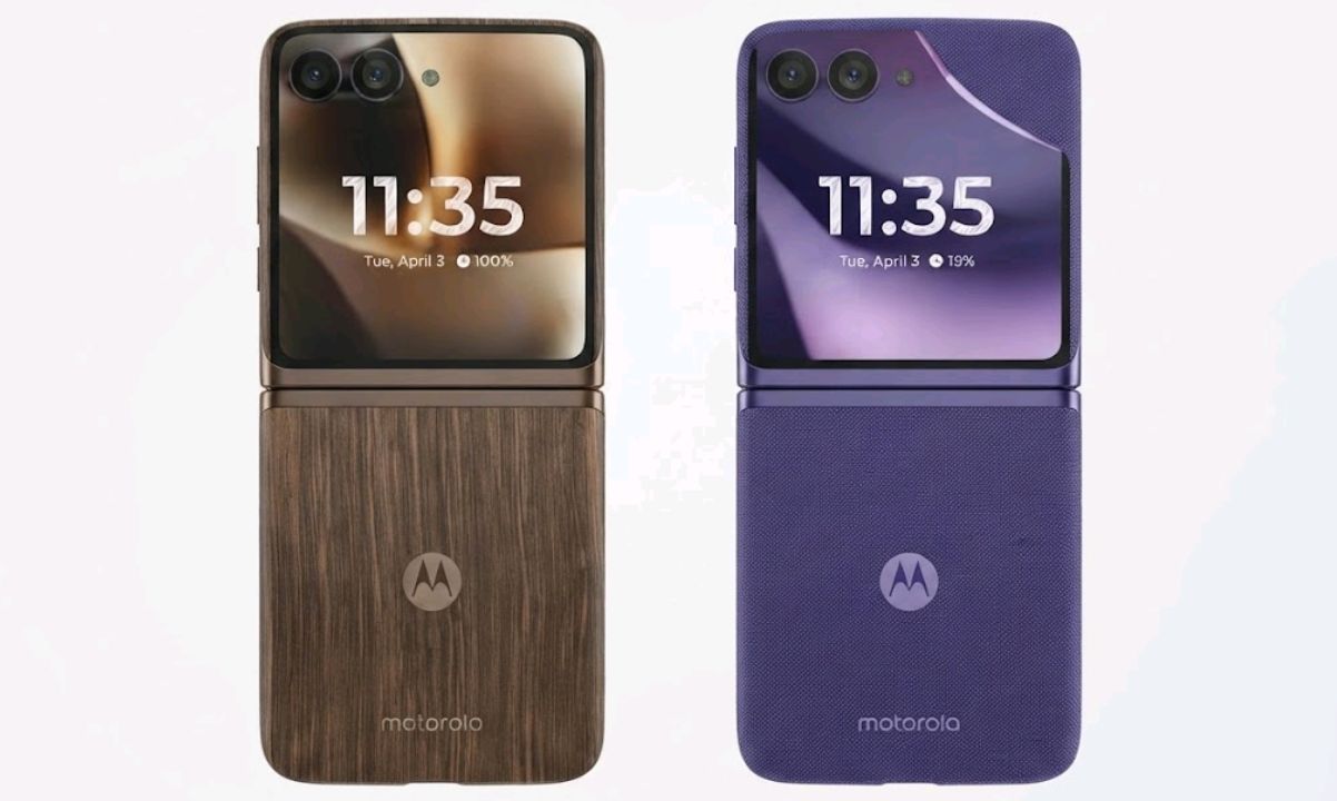 Motorola Razr Ultra 2026 flip phone open and closed