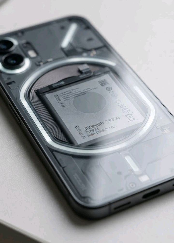 Nothing Phone (3) battery closeup