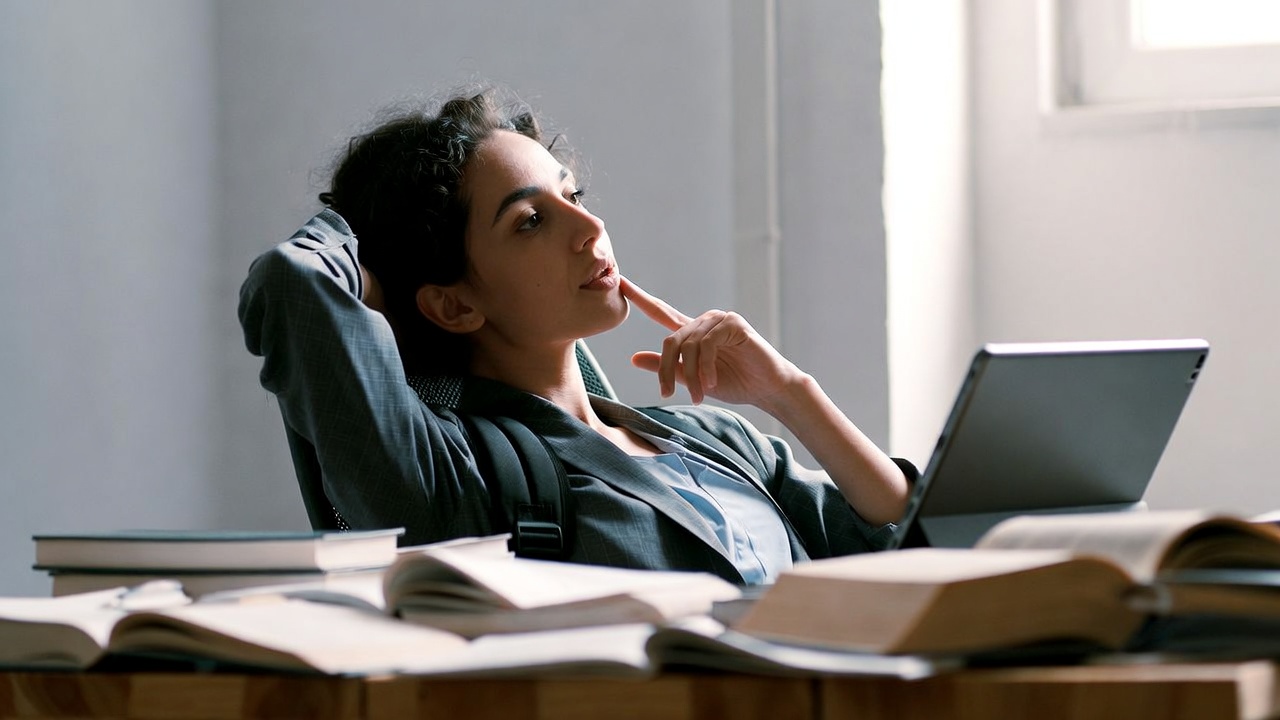 AI-powered research assistant on a student's desk setup