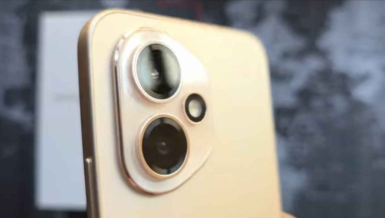 Honor 400 rear camera module close-up