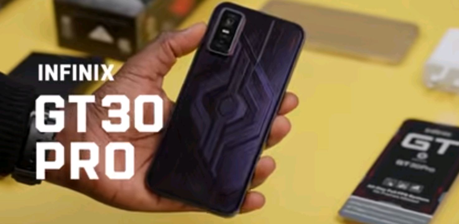 Infinix GT 30 Pro gaming with shoulder triggers and MLBB running