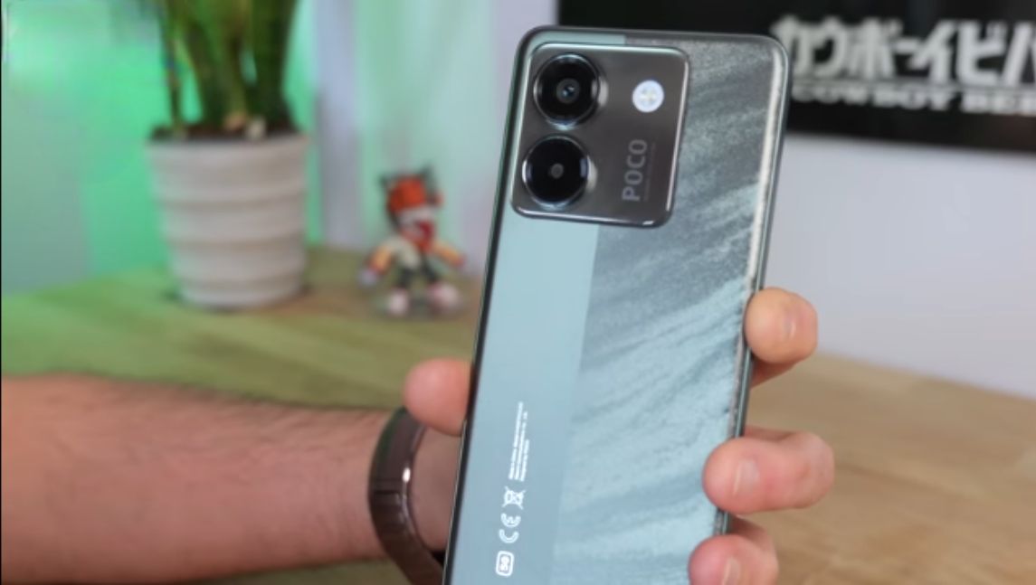 POCO M7 Pro 5G AMOLED display close-up