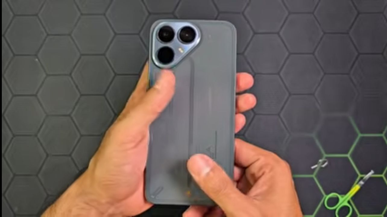 Tecno Pova 8