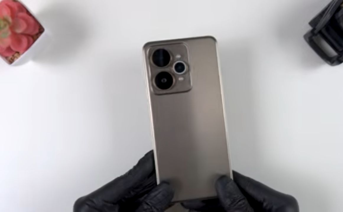 Realme 15 in Suit Titanium colorway