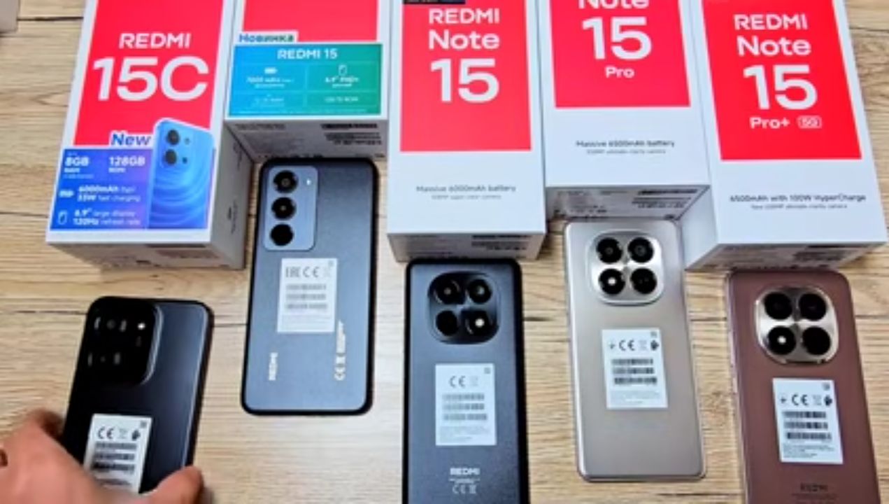 Redmi Note 15 series smartphones lined up showing display and camera module