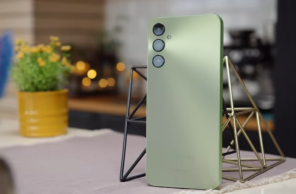 Samsung Galaxy A05s triple camera design