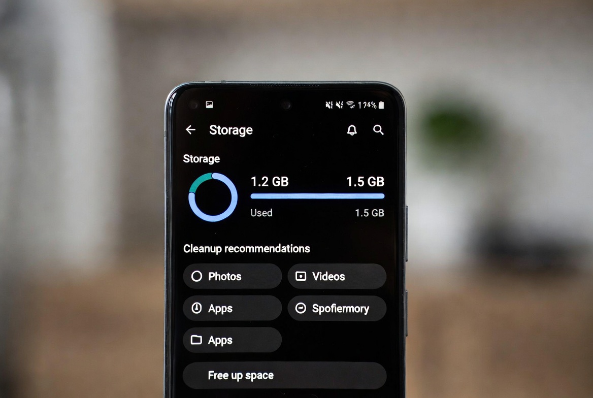 Android Storage settings screen showing cleanup options