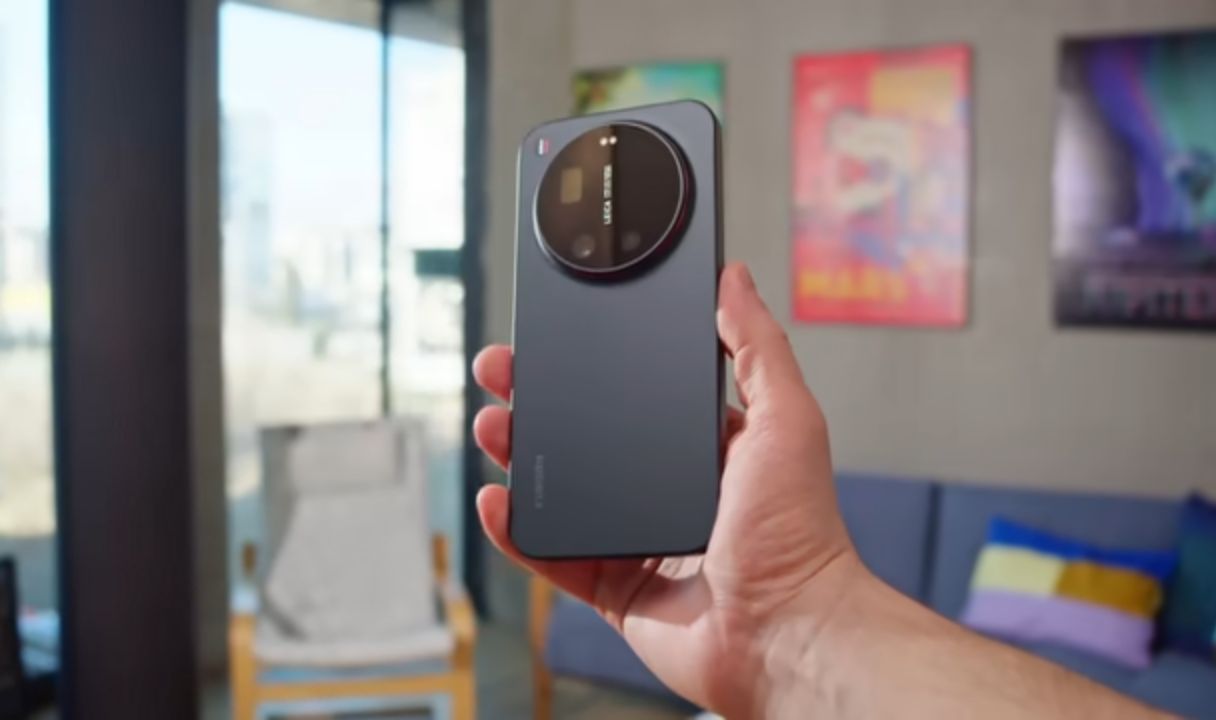 Xiaomi 17 Ultra rear camera module with Leica branding
