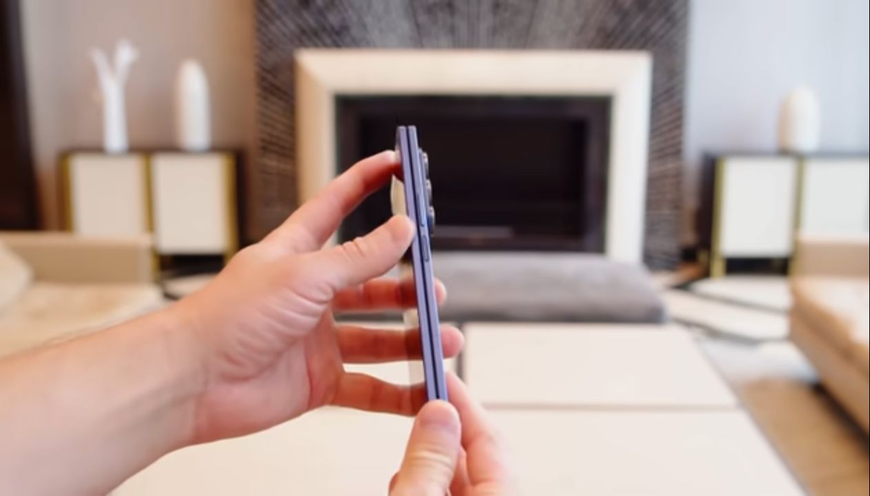 Close-up of the Galaxy Z Fold 7 hinge mechanism showing the crease-reduction design