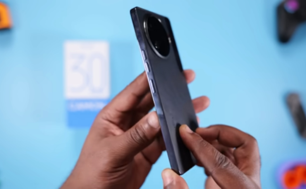 Side-by-side selfie comparison showing eye-tracking locked on vs standard face-detect — my own test