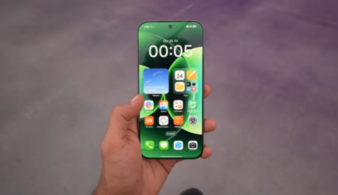 Display Technology Showcase - Screen displaying vibrant colors and smooth scrolling interface